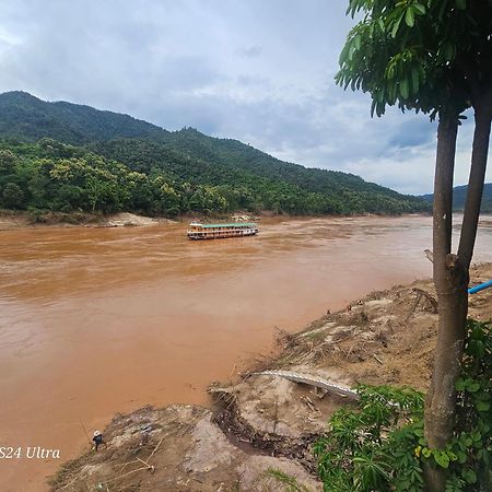 Inn Riverside Hostel Pb Muang Pakbèng Exteriör bild