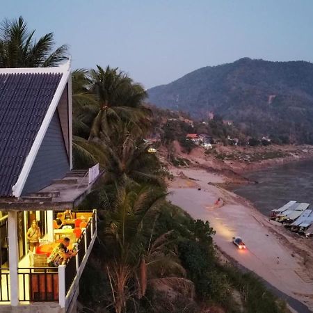 Inn Riverside Hostel Pb Muang Pakbèng Exteriör bild