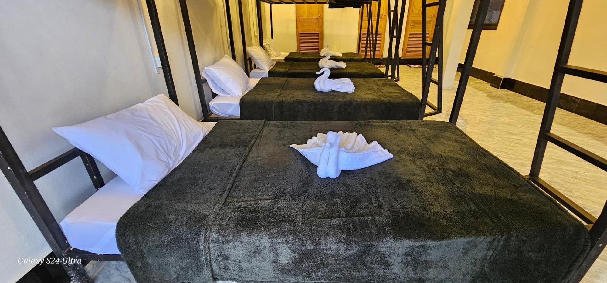 Inn Riverside Hostel Pb Muang Pakbèng Exteriör bild