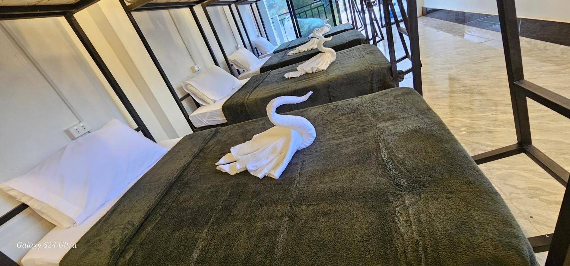 Inn Riverside Hostel Pb Muang Pakbèng Exteriör bild