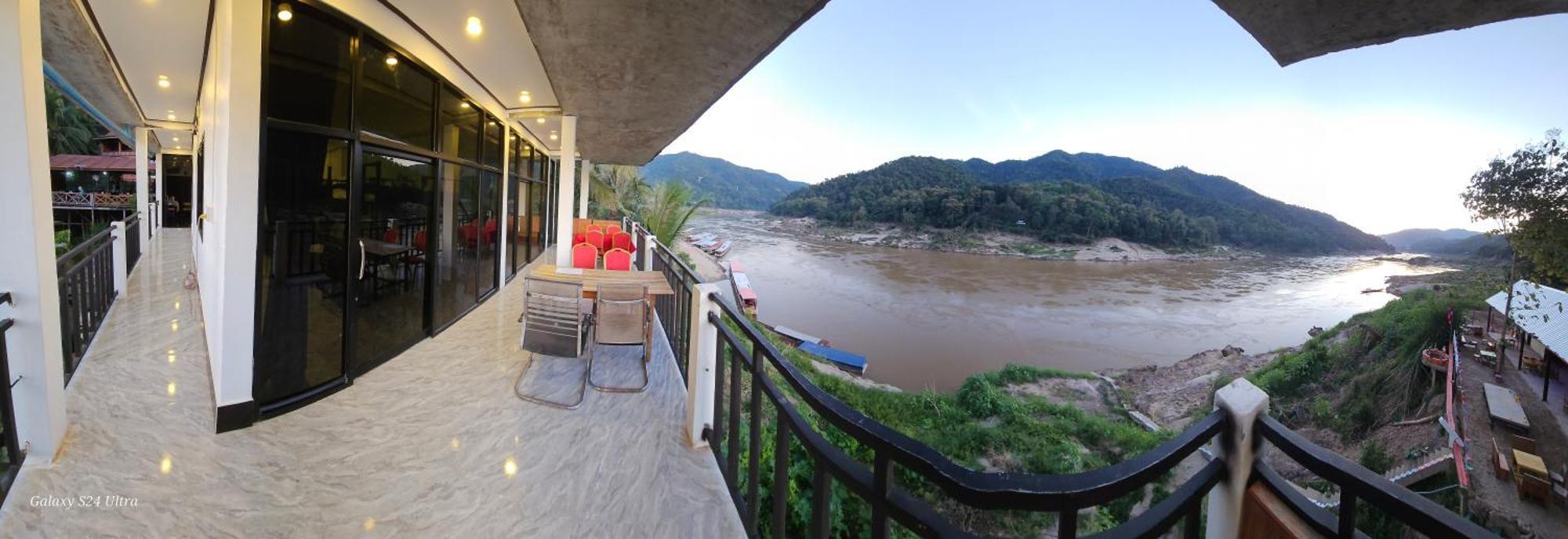 Inn Riverside Hostel Pb Muang Pakbèng Exteriör bild