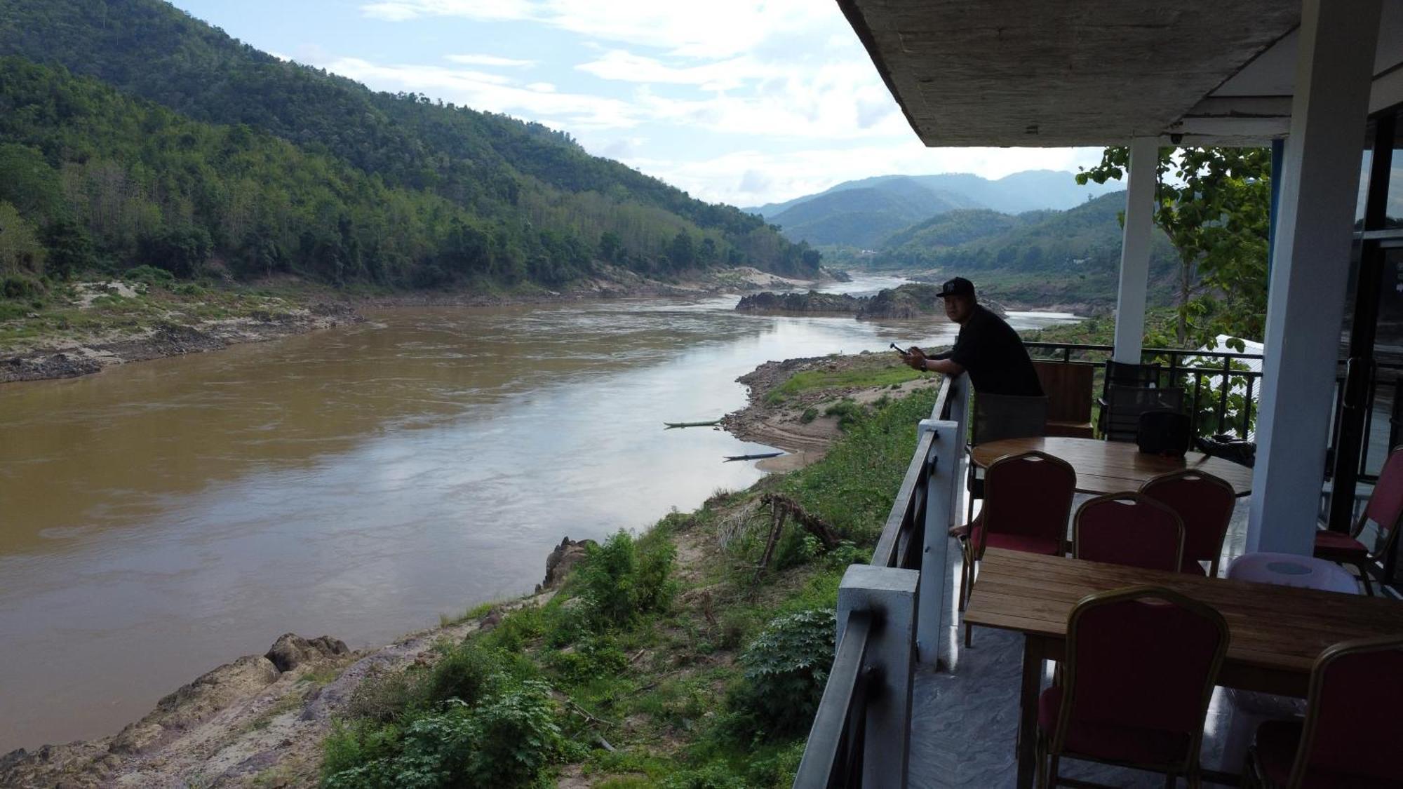 Inn Riverside Hostel Pb Muang Pakbèng Exteriör bild