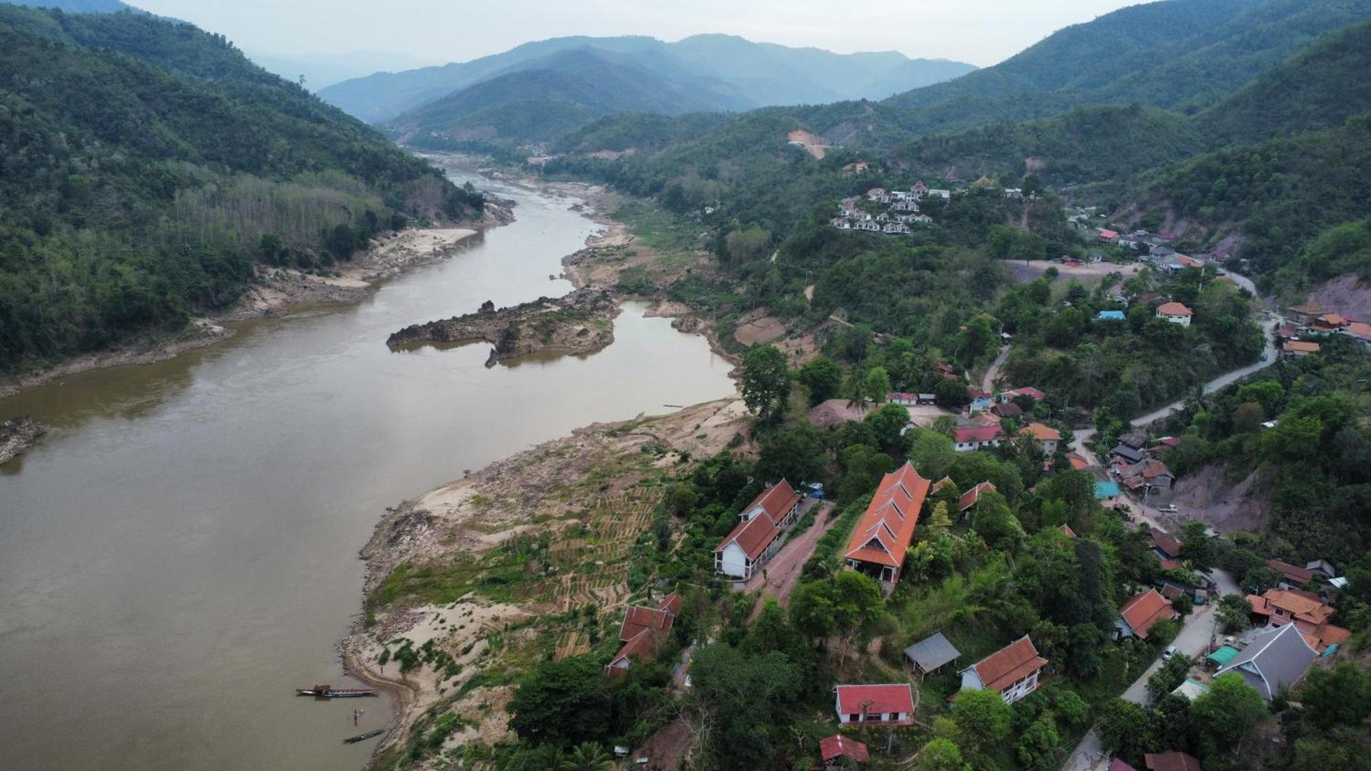 Inn Riverside Hostel Pb Muang Pakbèng Exteriör bild